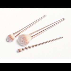 NWT Brush Set